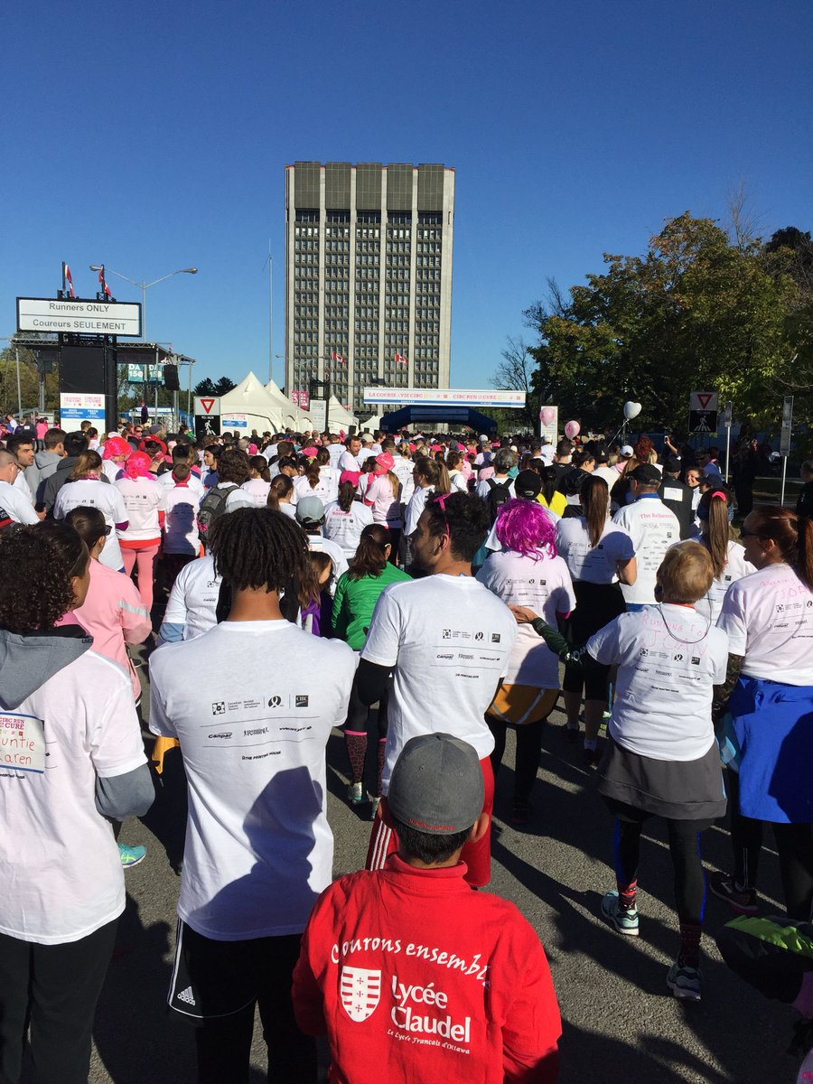 Cm2bClaudel's tweet photo. #runforthecure #courseàlavie @cibc #5k avec @cm2_rouge @cm2_vert @lyceeclaudel @aefeinfo @unss https://t.co/Lb9QQQgXYJ