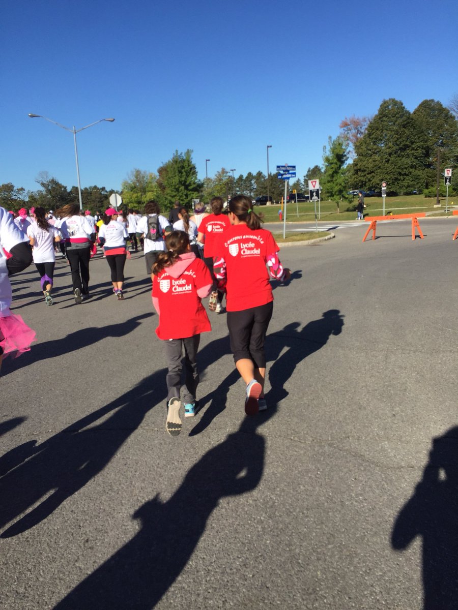 Cm2bClaudel's tweet photo. #runforthecure #courseàlavie @cibc #5k avec @cm2_rouge @cm2_vert @lyceeclaudel @aefeinfo @unss https://t.co/Lb9QQQgXYJ