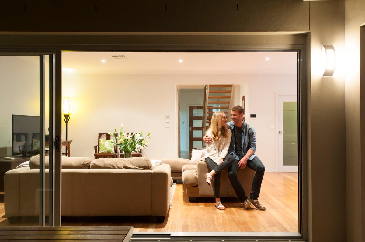 rightmove's tweet photo. 22 questions you should be asking when viewing a property! >> https://t.co/FtUWsuV11g   #MovingHome https://t.co/9ZYmYtpLg6