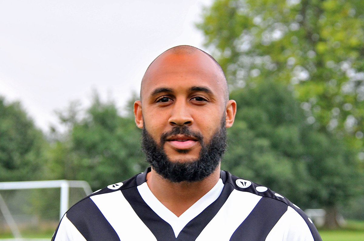 MUFCYorkRoad's tweet photo. First goal for the club ✔️

He did it in style, too! Congrats @TheOneComs ⚽️

⚫️⚪️ https://t.co/jskwTqEzUO