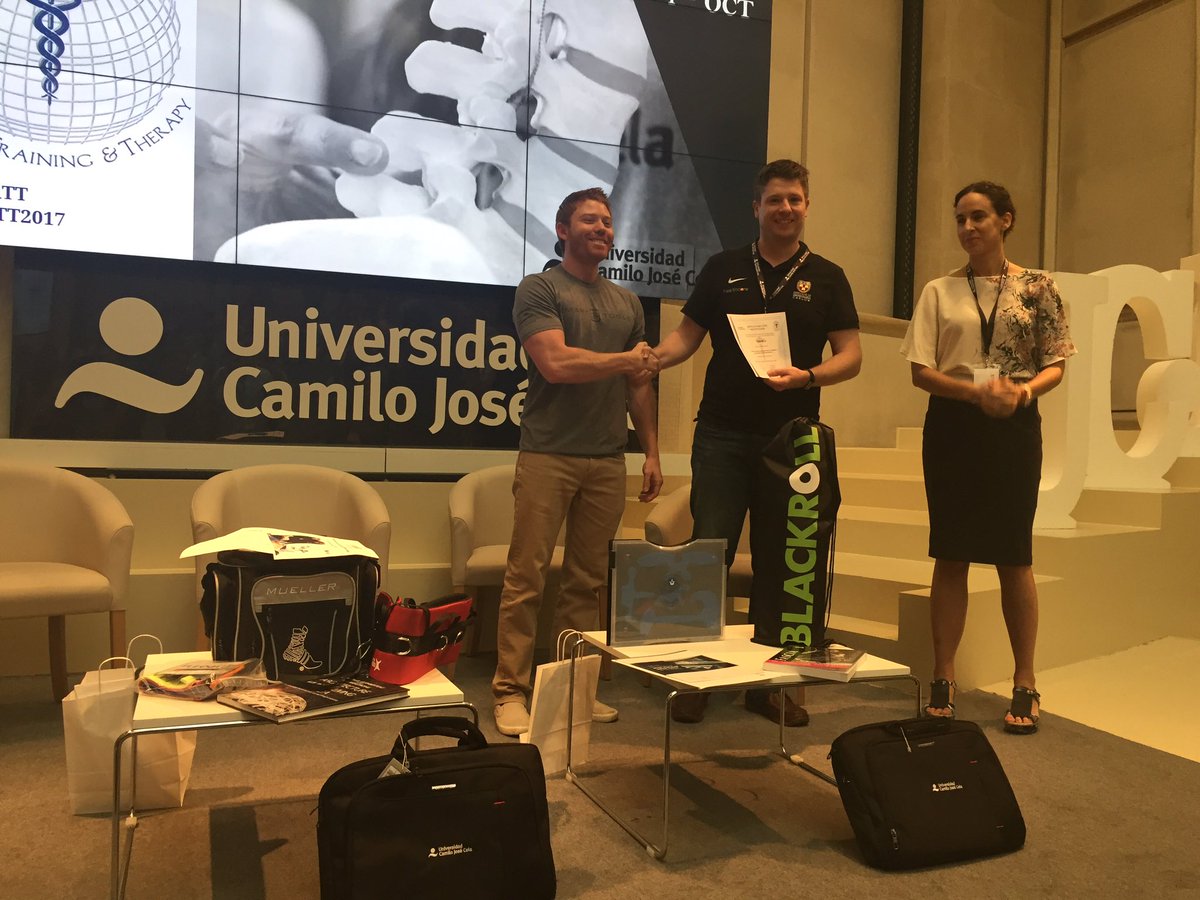 WFATTSpain's tweet photo. Entrega del premio a la mejor comunicación oral en el congreso de la @WFATTSpain de la @universidadcjc #WFATT2017 https://t.co/lxiQMMzQ1u