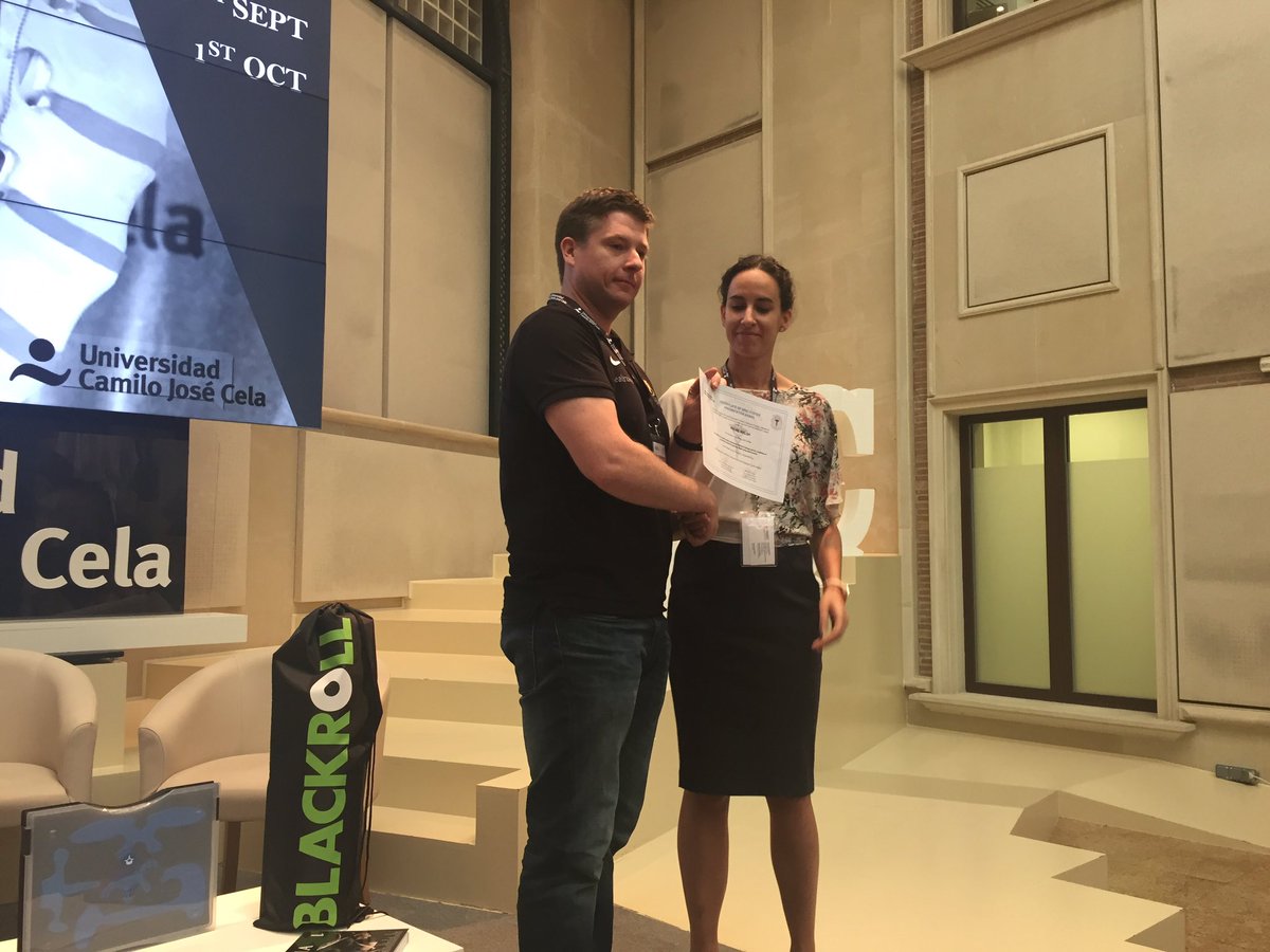 WFATTSpain's tweet photo. Entrega del premio a la mejor comunicación oral en el congreso de la @WFATTSpain de la @universidadcjc #WFATT2017 https://t.co/lxiQMMzQ1u