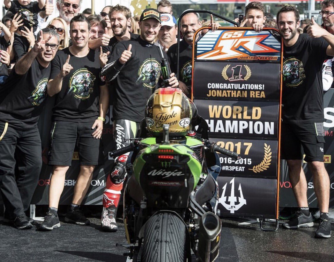 Quick check for 🏆🏆🏆 World Champion <a href="/jonathanrea/">Jonathan Rea</a> after race 2! Everything's fine and...congratulations for the hat-trick! 👏🏽 #FrenchWorldSBK