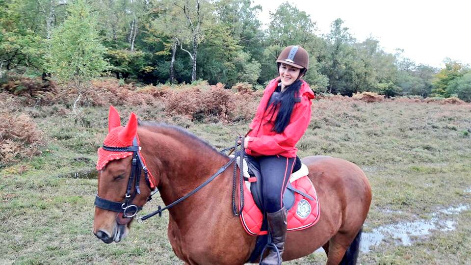 JoannaHolland80's tweet photo. #adventurehack #bond #supermare #redtheme #matchymatchy https://t.co/diuSIdkifw