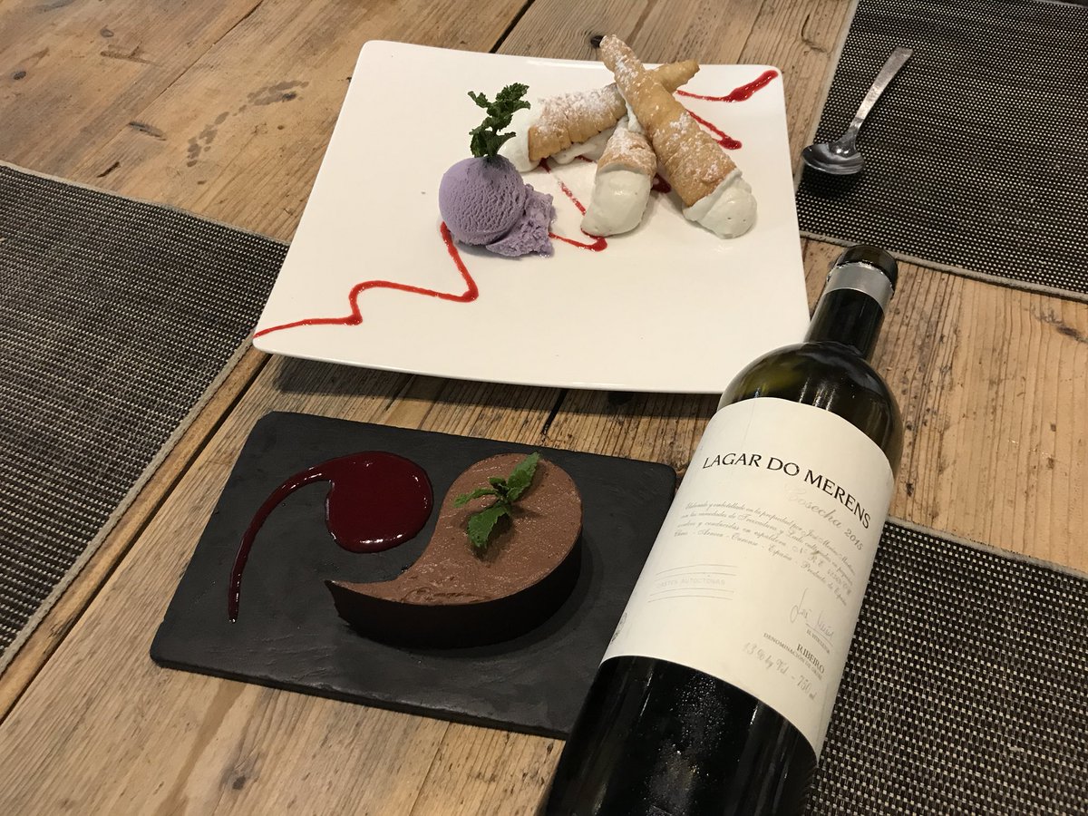 manuelsommelier's tweet photo. #GranComida en @CesarAncaChef #Vinos @RamonDCasar #LagarDoMerens @CRDO_Ribeiro 
#Disfrutar #Gastronomia #Winelover https://t.co/dAf0PaEwTy