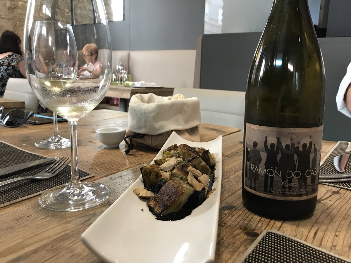 manuelsommelier's tweet photo. #GranComida en @CesarAncaChef #Vinos @RamonDCasar #LagarDoMerens @CRDO_Ribeiro 
#Disfrutar #Gastronomia #Winelover https://t.co/dAf0PaEwTy