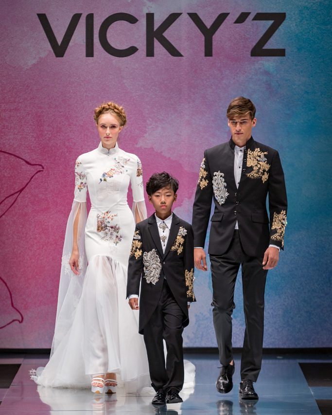 hauturely's tweet photo. Vicky'z SS18
photography by @flaviaespositoph for Hauturely #vickyz #vickyzhang #runway #rtw #mfw https://t.co/6LJsaAVM60 https://t.co/JN3HhQvOkD