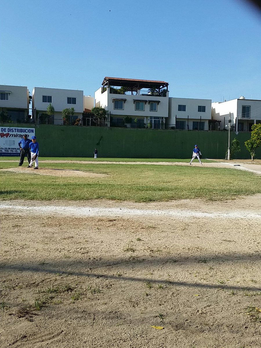 JPGBXLV10's tweet photo. #LigaToronja en #LigaCuliacánAC #ColegioNiñosHeroes #InfMayor https://t.co/rLQ3y3Pgky