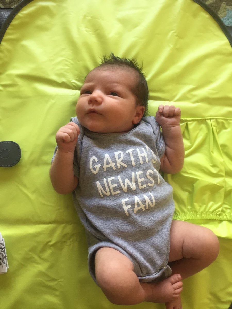 BigStace02's tweet photo. @garthbrooks here is your newest fan, Kinsley! She loves the song "You Move Me" https://t.co/nBBhvVZSdC