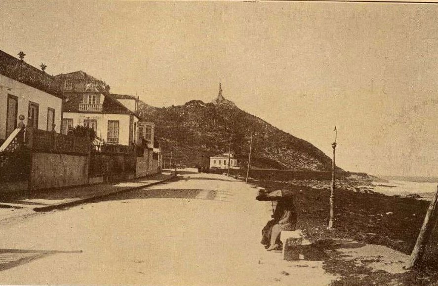 GZHai1Seculo's tweet photo. #Baiona (#Pontevedra).
Ano 1929.
Paseo da Concheira coa Virxe da Roca no alto que se atopa ao fondo. https://t.co/i0CgUg0FVN