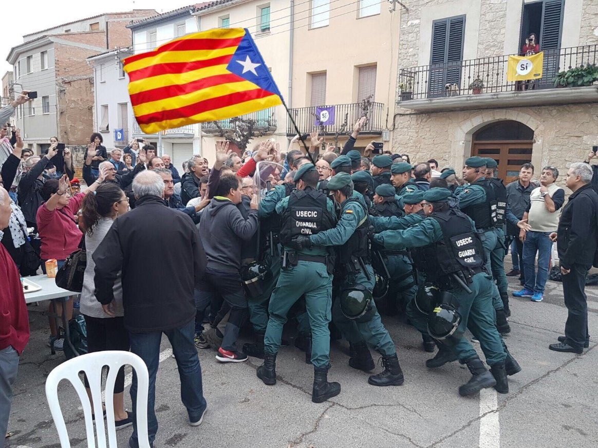 M_AndersonSF's tweet photo. 38 wounded &amp; unfortunately Spanish aggression means prob more by end of today - Catalans fight back with determination to defend democracy https://t.co/QkAhpZ4RjY