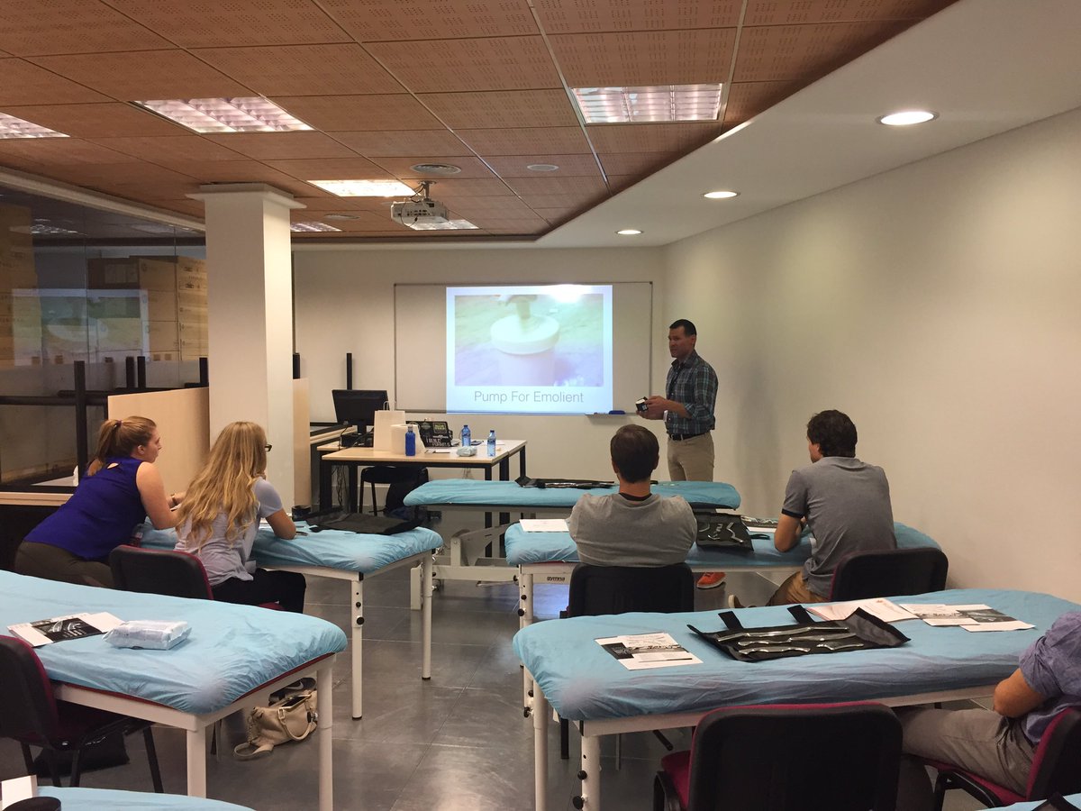 WFATTSpain's tweet photo. Fisioterapia instrumental en los talleres del congreso de la @WFATTSpain de la @universidadcjc #wfatt2017 https://t.co/SHp7QyXr6H