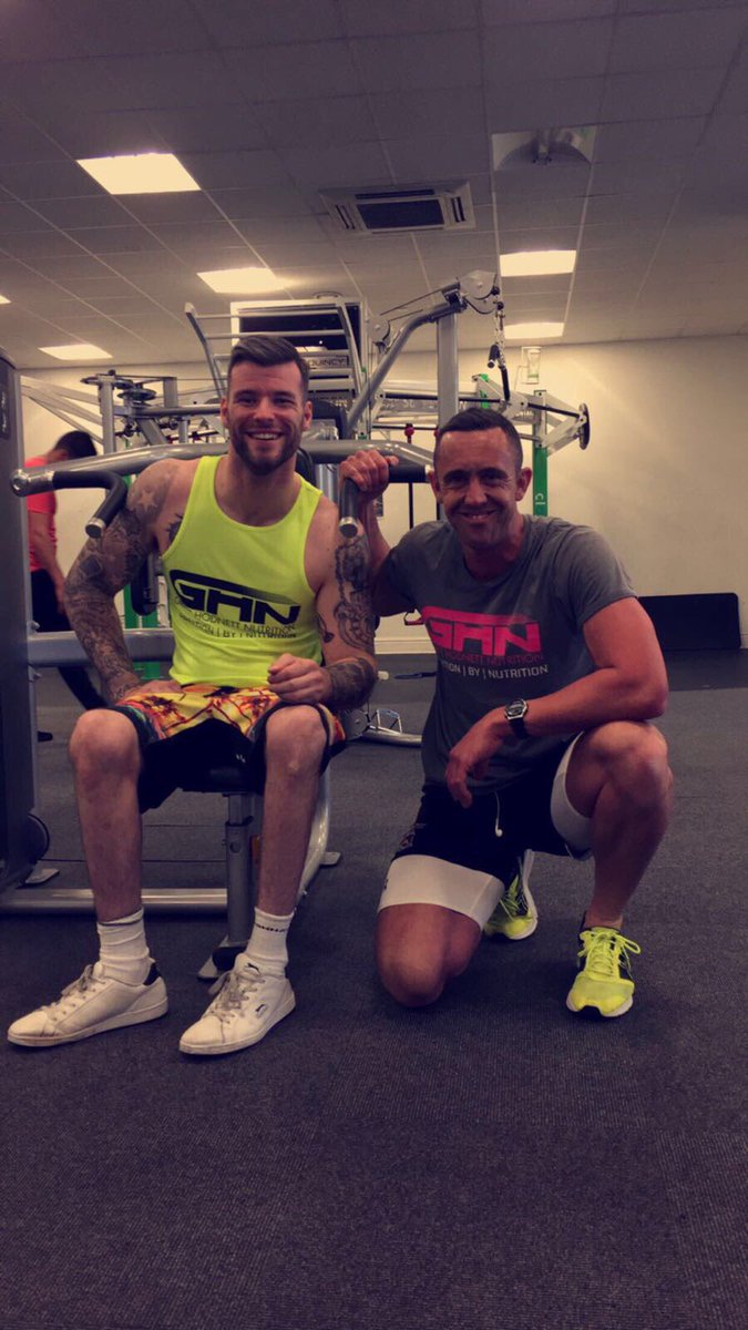 bgleave1993's tweet photo. Bumped into my sponsors yesterday much love @GHNutrition2015  for the vest  top and constant support #TeamGHN https://t.co/pRB0Fmofnw