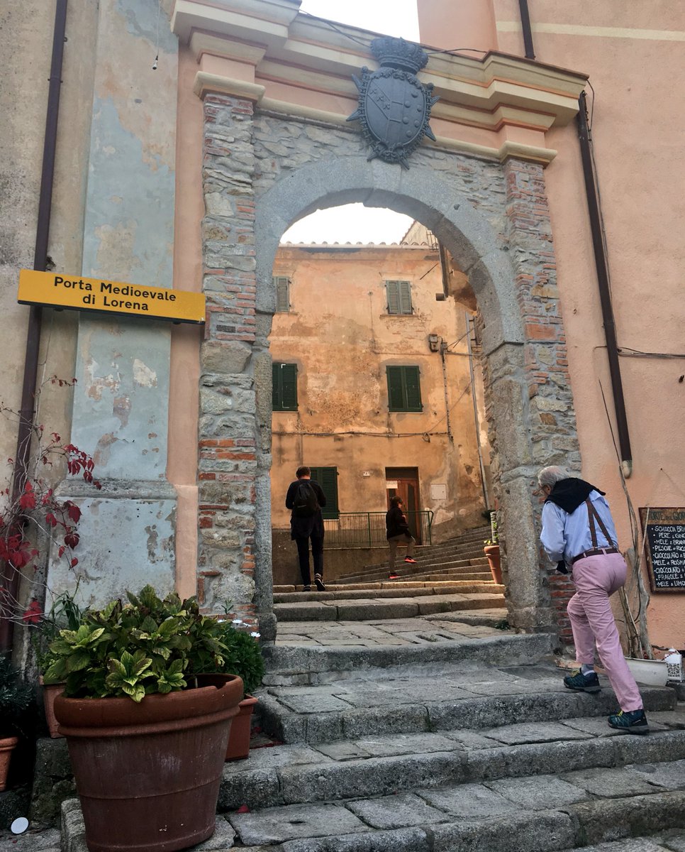 Blogmamma's tweet photo. Un giro per la città fortezza di Marciana e poi sosta alla #CasadelParco a scoprire la Natura con @VisitElbaIT #ElbaActive17 https://t.co/nbJlDBOVbN