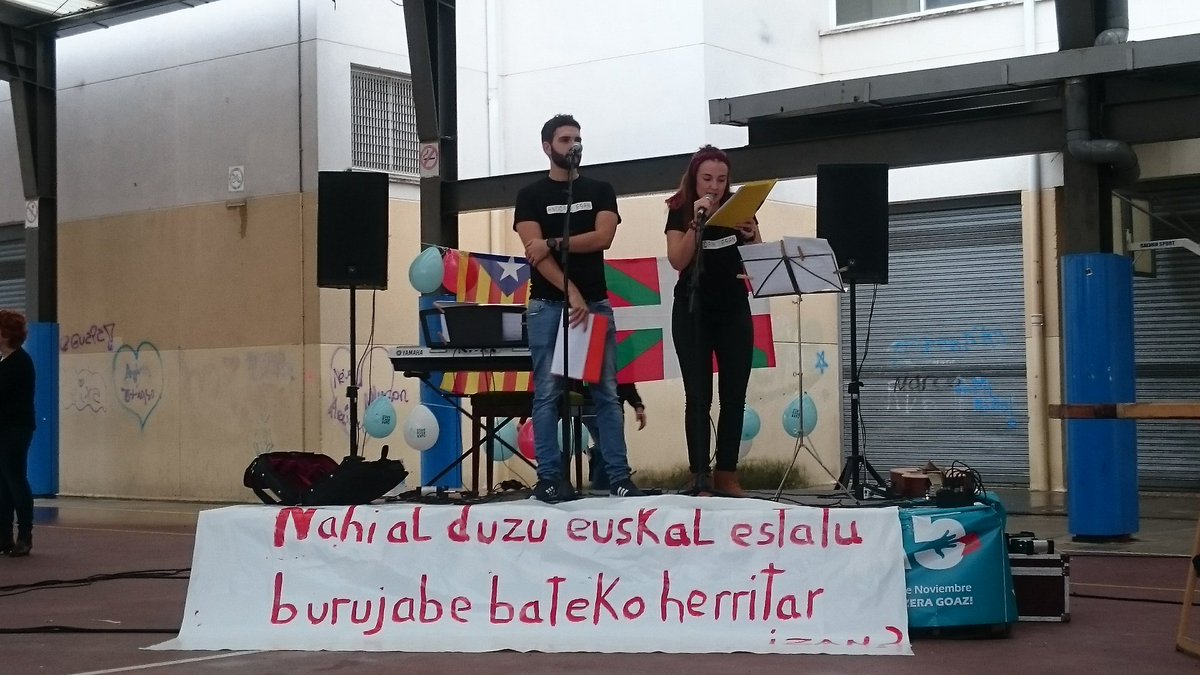 GureEskuAndoain's tweet photo. Hemen galdera! #AndoainEsan #Azaroak5 #GureEskuDago https://t.co/uVDKJTEafK