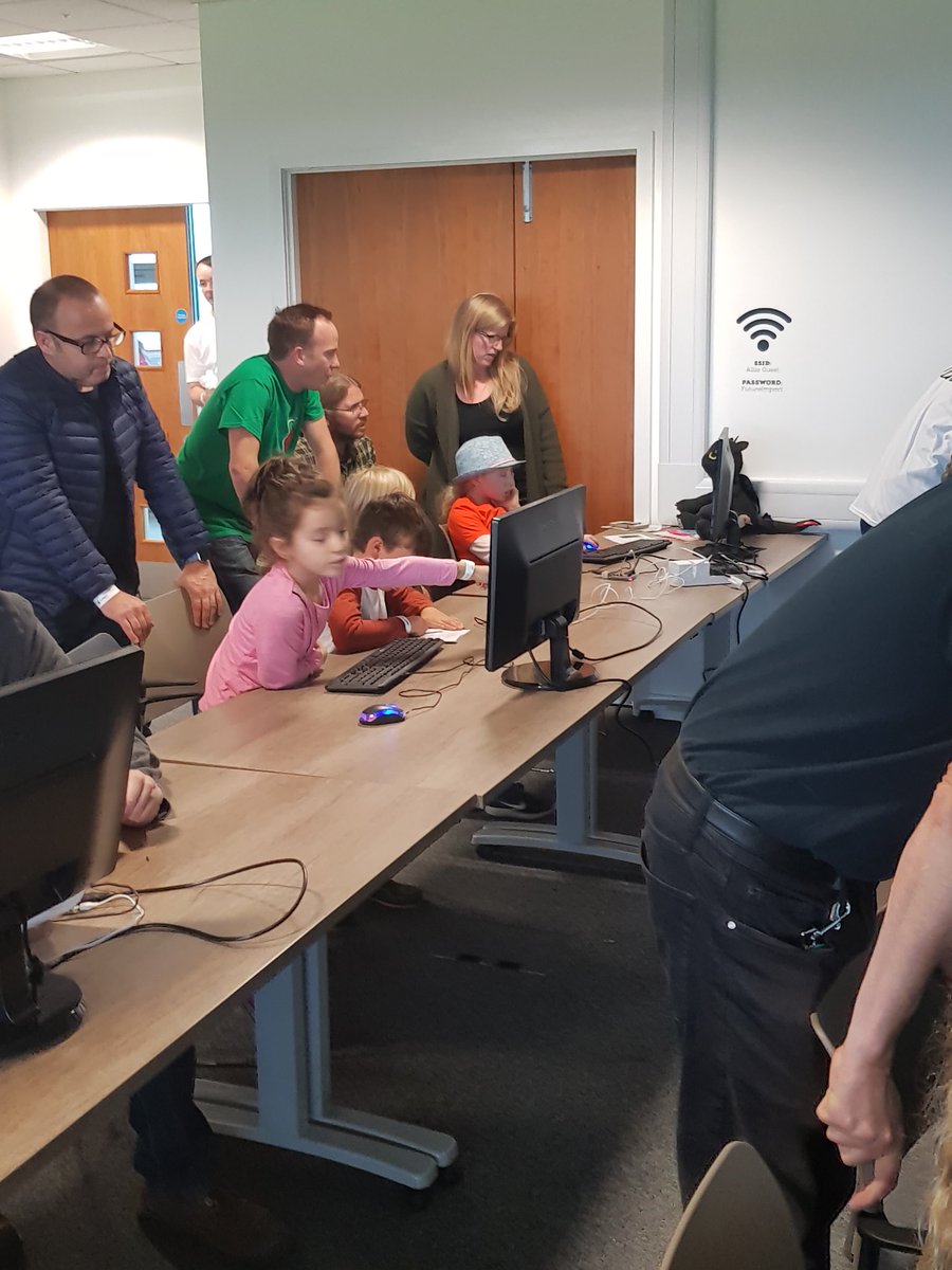 PETRASJAM tweet media