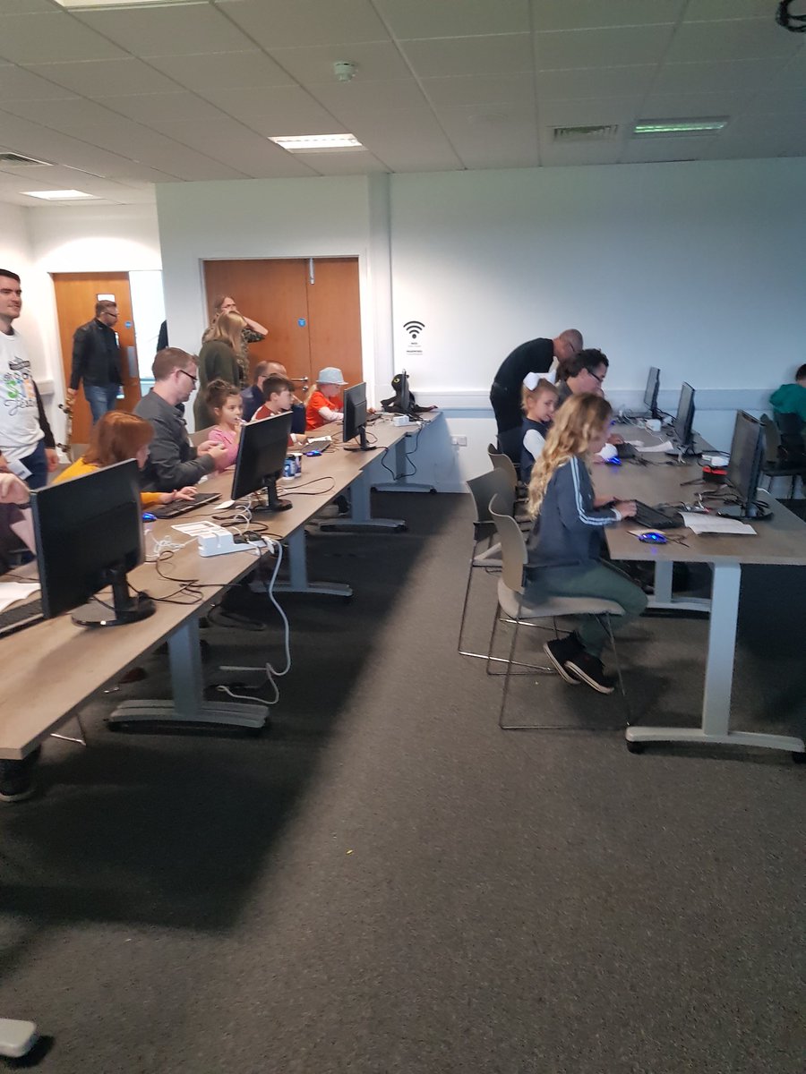 PETRASJAM tweet media
