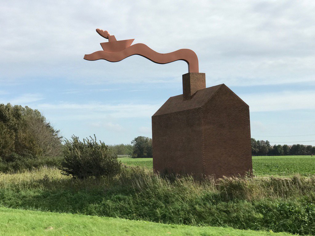 hansaarsman's tweet photo. Zag ik pas toen ik er een foto van nam. Langs A9. Bootje geeft aan hoe hoog het water stond voor de drooglegging. https://t.co/QXq0QWUz3D