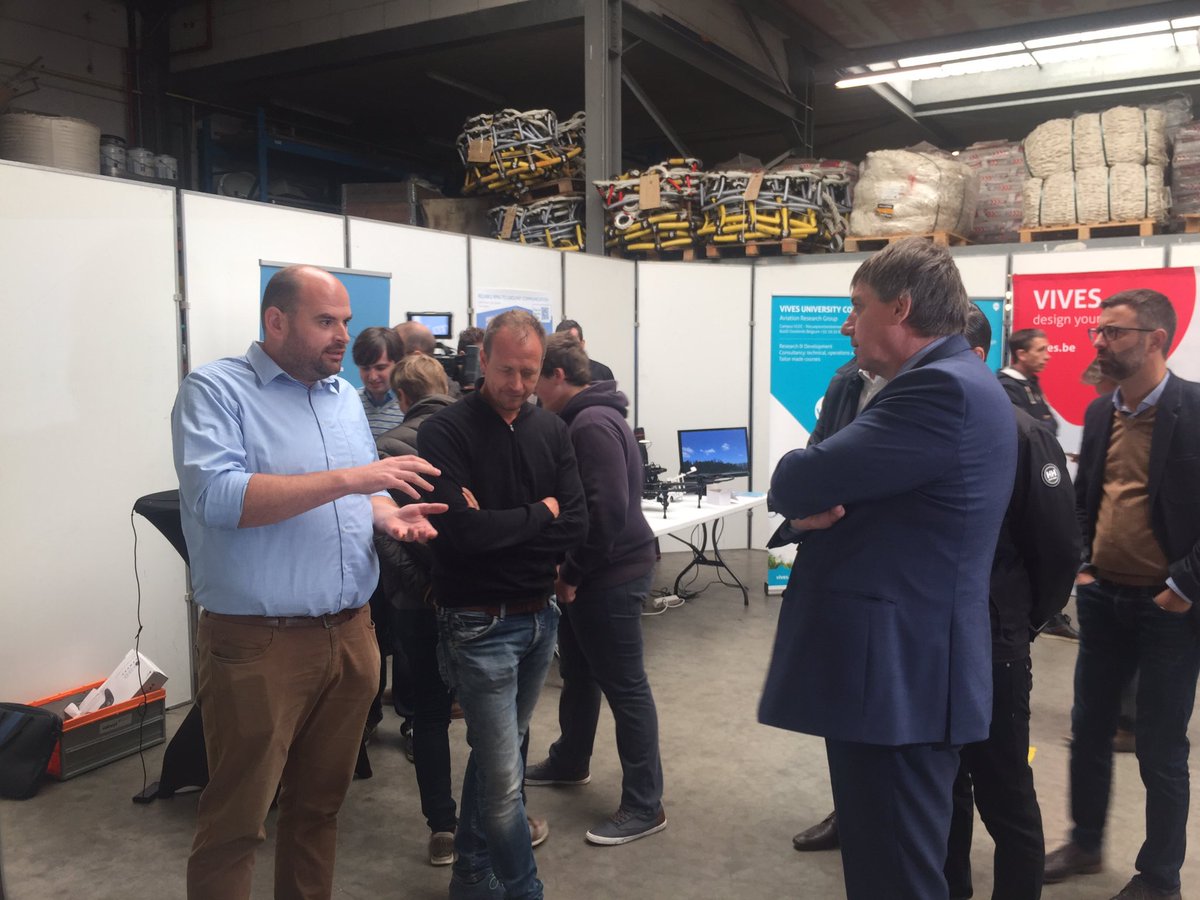 MkulimaKoen's tweet photo. Minister Jambon geinteresseerd in Vlaams drone landbouwonderzoek @ILVOvlaanderen @OpenBedrijven @SDF_Flanders_BE Noordzeedrones Zeebrugge https://t.co/DYDF1aEPFW