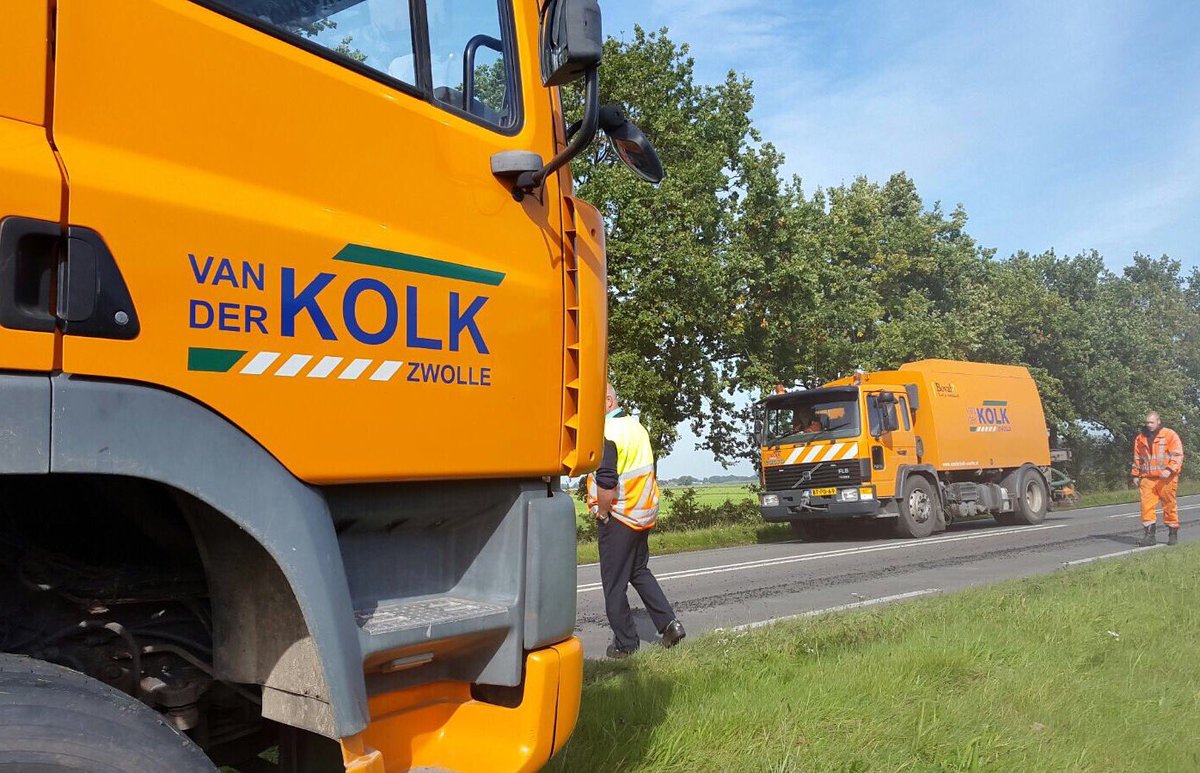 vanderKOLK_z's tweet photo. #N375 #Meppel Is tussen de Industrie. Oevers D afgesloten, dit ivm verloren asfalt uit vrachtwagen. https://t.co/MNlnkcLX9V