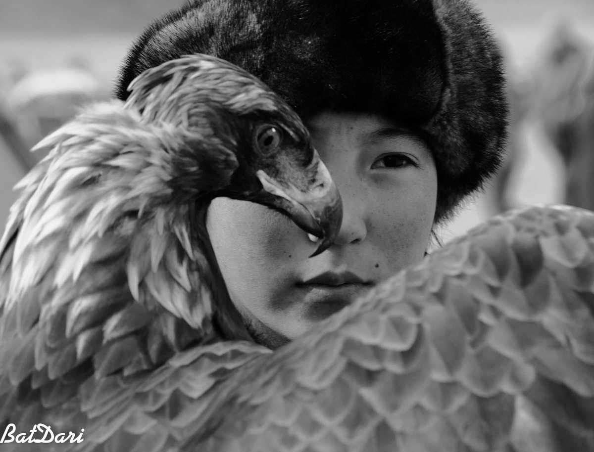 BBatlagnai's tweet photo. Aisholpan Nurgaiv аас хойш бүргэдчин охидууд их болжээ. Бүргэдийн баяр Бугат сум https://t.co/DvzyXsGRHW