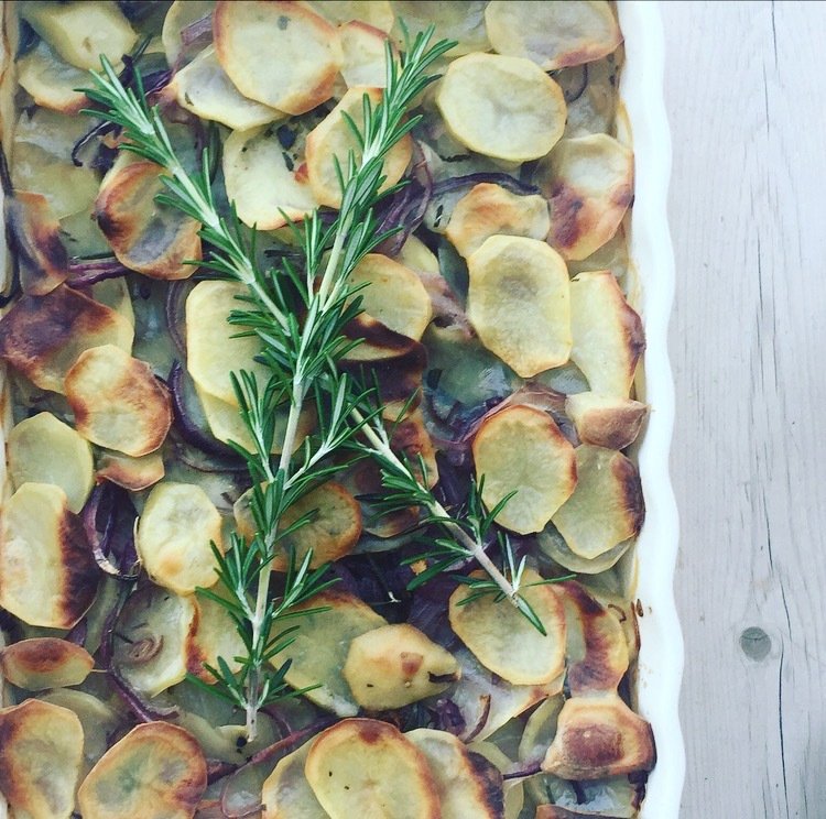 thedozybaker's tweet photo. Rosemary Boulangere Potatoes https://t.co/Ui45WCkwZM https://t.co/ksA4o4YJrR