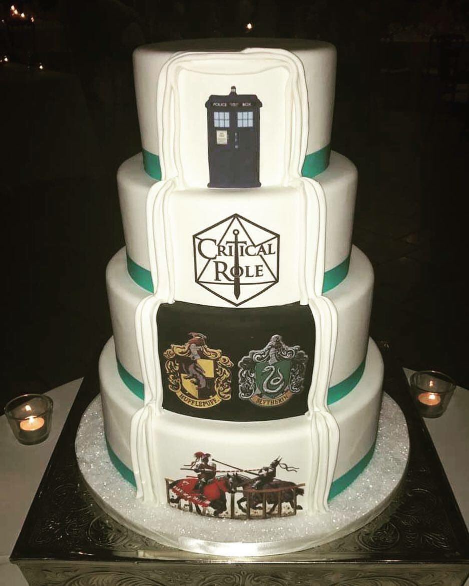 hufflepuffgnome's tweet photo. Our wedding cake on Friday! #HoppilyEverAfter2017 #DrWho #CriticalRole #HarryPotter #AZRenFest @LauraBaileyVO @CriticalRole @matthewmercer https://t.co/4DY31hd6K0
