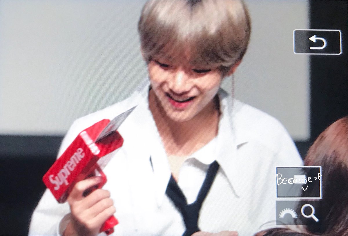 vasiliy_fr's tweet photo. '
                            #BTS #ARMY
          #DNA5thWin #DNA70M
#V #KimTaehyung #taehyung

  Какой счастливый ребёнок. https://t.co/oP3zcNp2GB