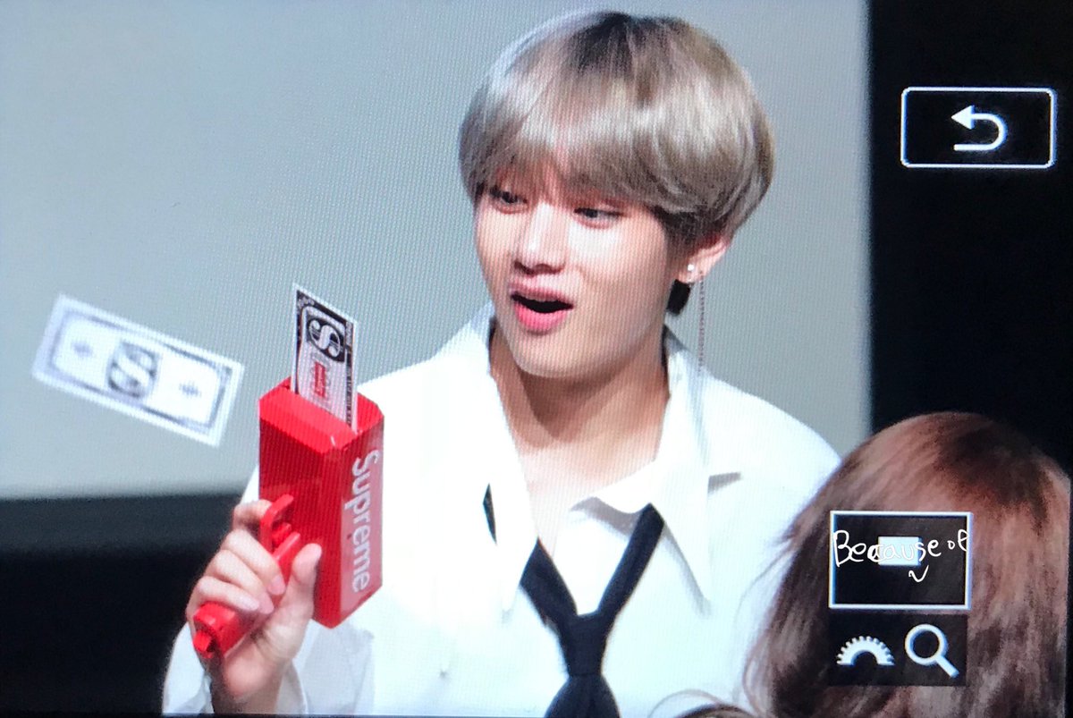 vasiliy_fr's tweet photo. '
                            #BTS #ARMY
          #DNA5thWin #DNA70M
#V #KimTaehyung #taehyung

  Какой счастливый ребёнок. https://t.co/oP3zcNp2GB
