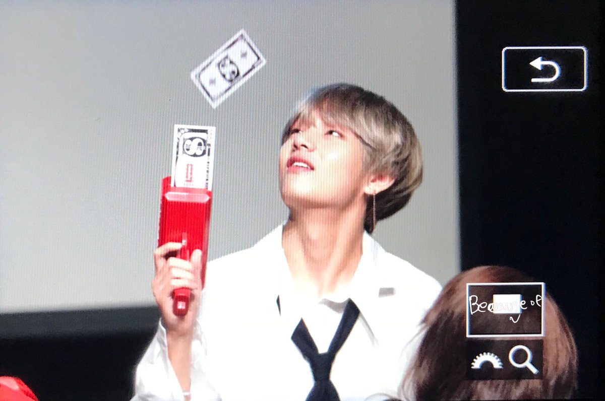 vasiliy_fr's tweet photo. '
                            #BTS #ARMY
          #DNA5thWin #DNA70M
#V #KimTaehyung #taehyung

  Какой счастливый ребёнок. https://t.co/oP3zcNp2GB