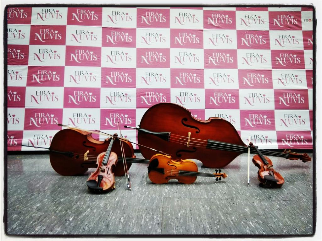 EironQuintet's tweet photo. Hem fet una pausa en la defensa dels col•legis electorals per acompanyar la desfilada de la Fira Nuvis Barcelona...
#eiron #musicforevents https://t.co/owRR7W1uyt