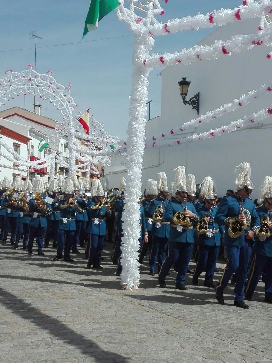 Continuamos abriendo el cortejo de la procesion de Ntra. Sra. del Rosario de Carrión, suena "Cruz de Carey" de <a href="/manuelesma/">Manuel Esteban</a> @GJHdadRosario