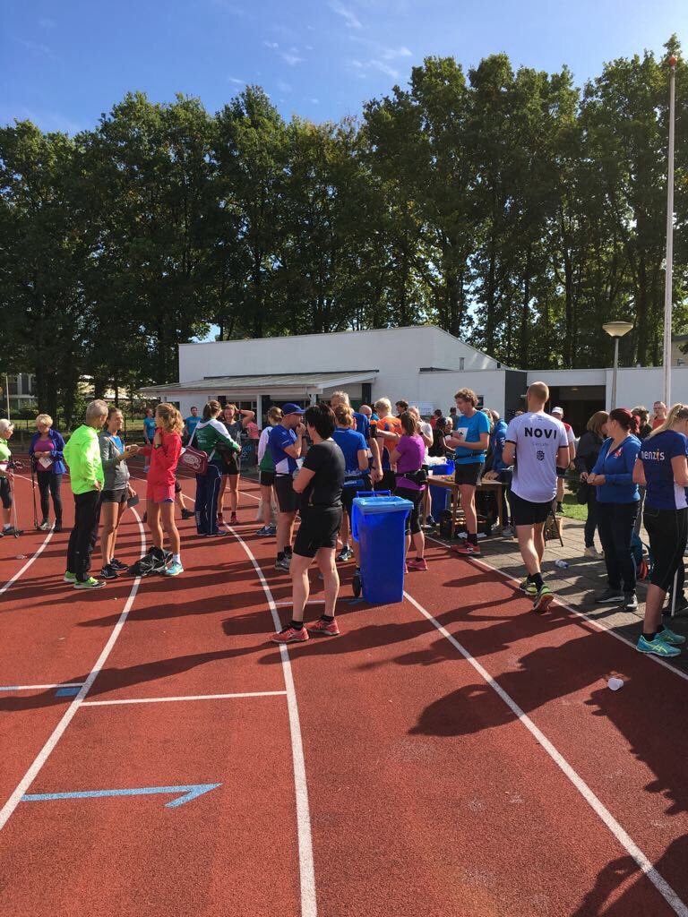 DeHLTwente's tweet photo. Finish van de 8km, 15km en Halve Marathon! https://t.co/BjCOaUGj1N