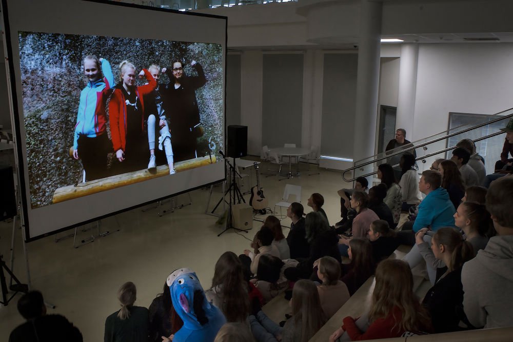 KymenSanomat's tweet photo. Karhuvuoren koulun videoprojektin toteuttaneelle tiimille 1,5 miljoonan euron palkinto https://t.co/Z7YoaB5nRB https://t.co/EmCRupwpVg