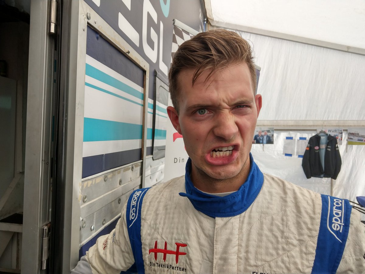 TeamFlexlease's tweet photo. Mikkel C får et seriøst puf og ryger ned bagerst. Han får kæmpet sig tilbage til en 11. plads https://t.co/5ftVbb5lis