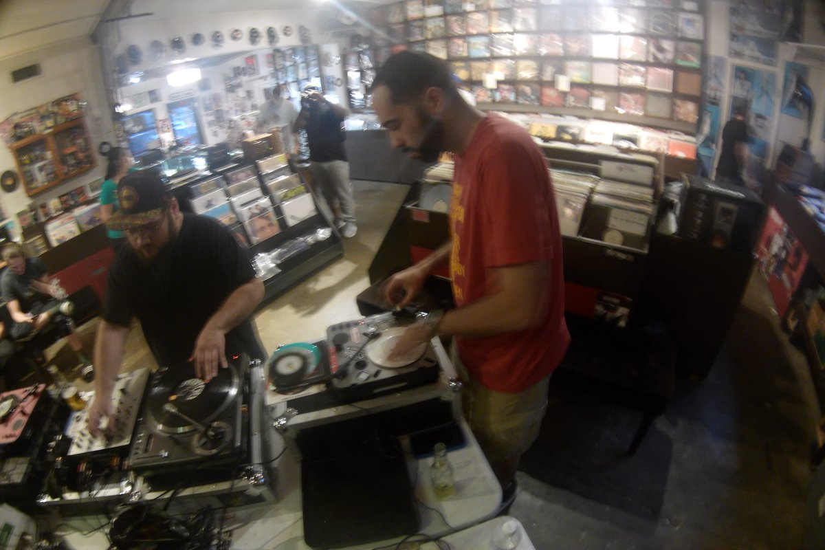 ARTofSKRATCH's tweet photo. #monthly #Kutthouse #heightsvinyl #htx #tablist #dj #session #culture #community
#AOS https://t.co/jHOHzgoZhU
