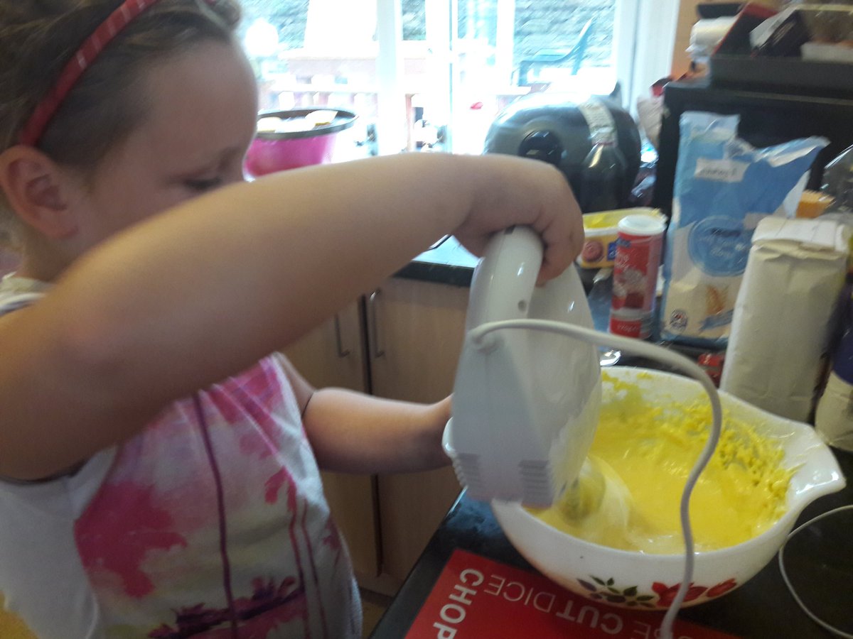 pedjonixx's tweet photo. @Glynhafodjun Rubie-mai making her Victoria sponge for homework 🤗 https://t.co/fN5wJiPQcx