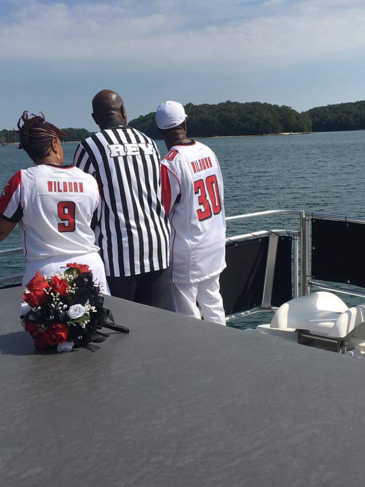 2sweet0569's tweet photo. #wilburn0930 #RiseUp #atlantafalcons #atlfans #wilburnwedding #lakelanierisland #fantasyhouseboat https://t.co/fPtJgmUVwn