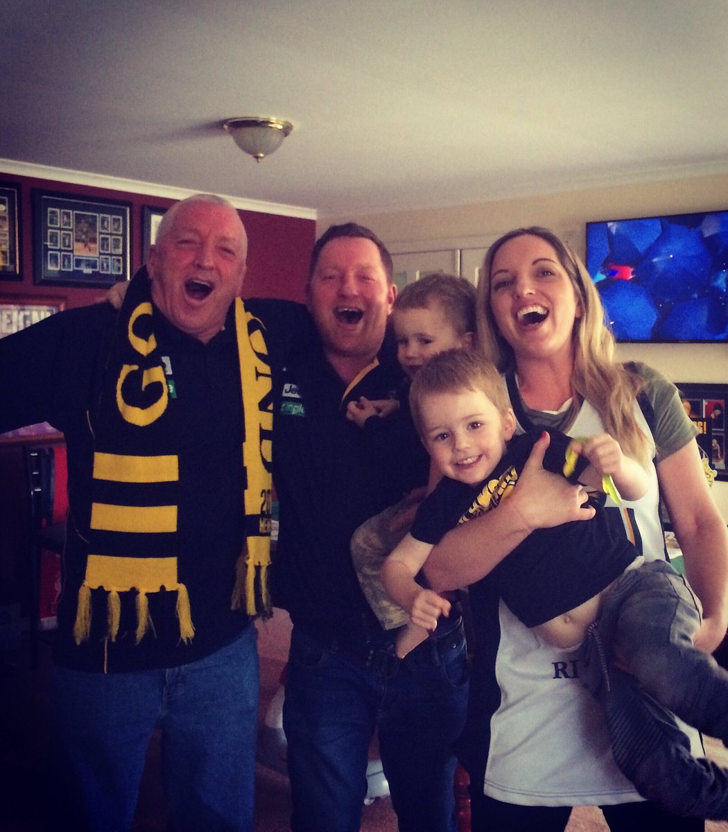 dreaminteriorz's tweet photo. That winning feeling when you get to share it with your family!! Priceless!! 🐯 #richmondfc #premiers2017 #eatemalive #tigerland #dustylove https://t.co/2k4MH1IjJ3