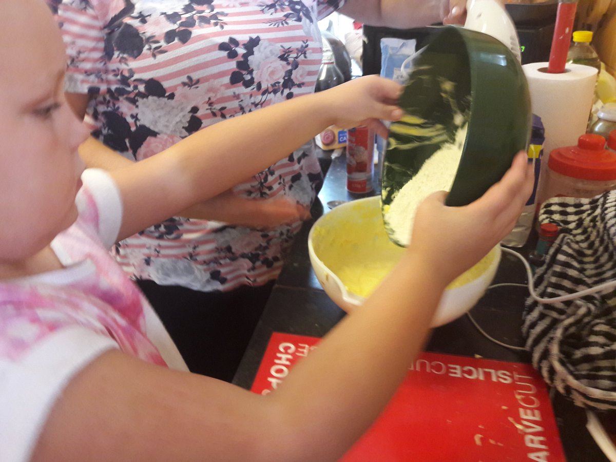 pedjonixx's tweet photo. @Glynhafodjun Rubie-mai making her Victoria sponge for homework 🤗 https://t.co/fN5wJiPQcx