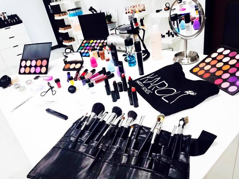allureima's tweet photo. #karoli #karolimakeup #karoli_makeup #beauty #cosmetics #makeup #eye_shadows #makeup_brushes #lipsticks https://t.co/2BnV3nVBP7