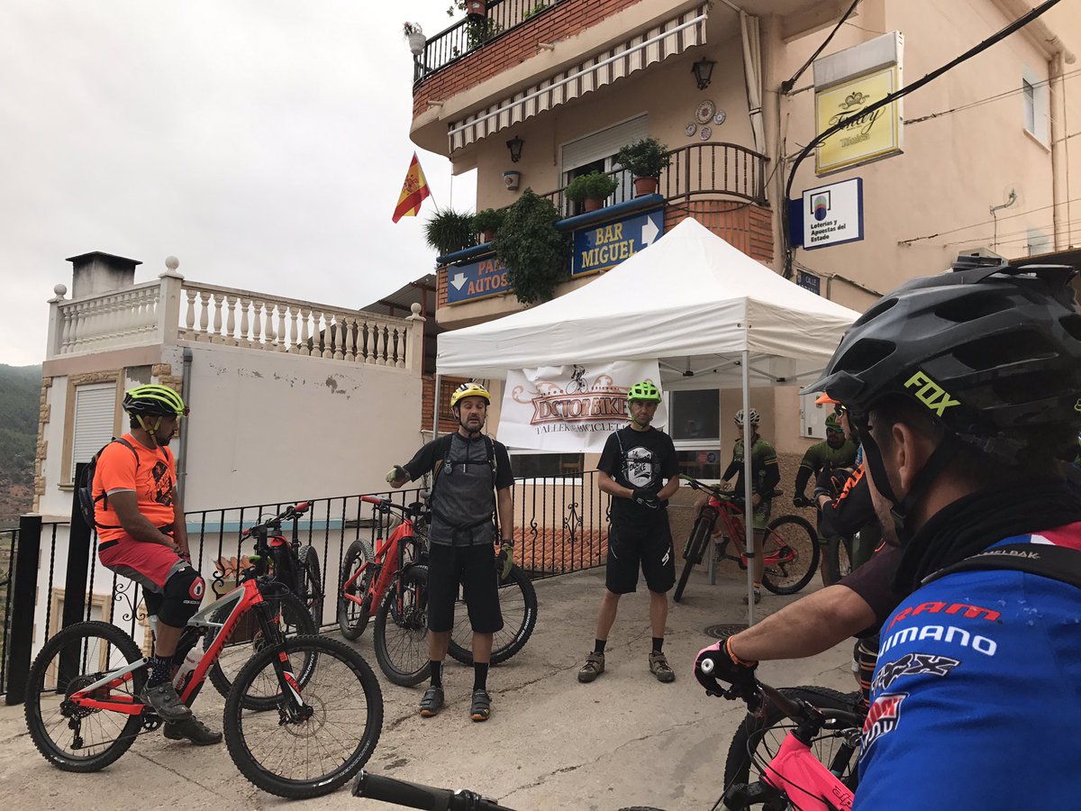EgJuan92's tweet photo. Hoy recibimos en #Bogarra a los amigos de Doctor Bike que organizan su 4 Quedada Enduro en nuestra localidad, siempre colaboramos. https://t.co/oiAGq7ZHDI