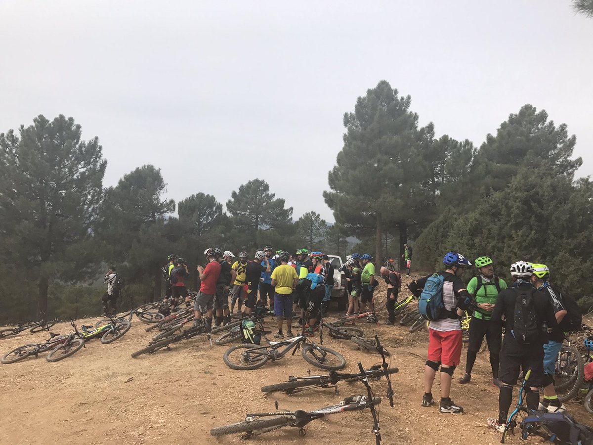 EgJuan92's tweet photo. Hoy recibimos en #Bogarra a los amigos de Doctor Bike que organizan su 4 Quedada Enduro en nuestra localidad, siempre colaboramos. https://t.co/oiAGq7ZHDI