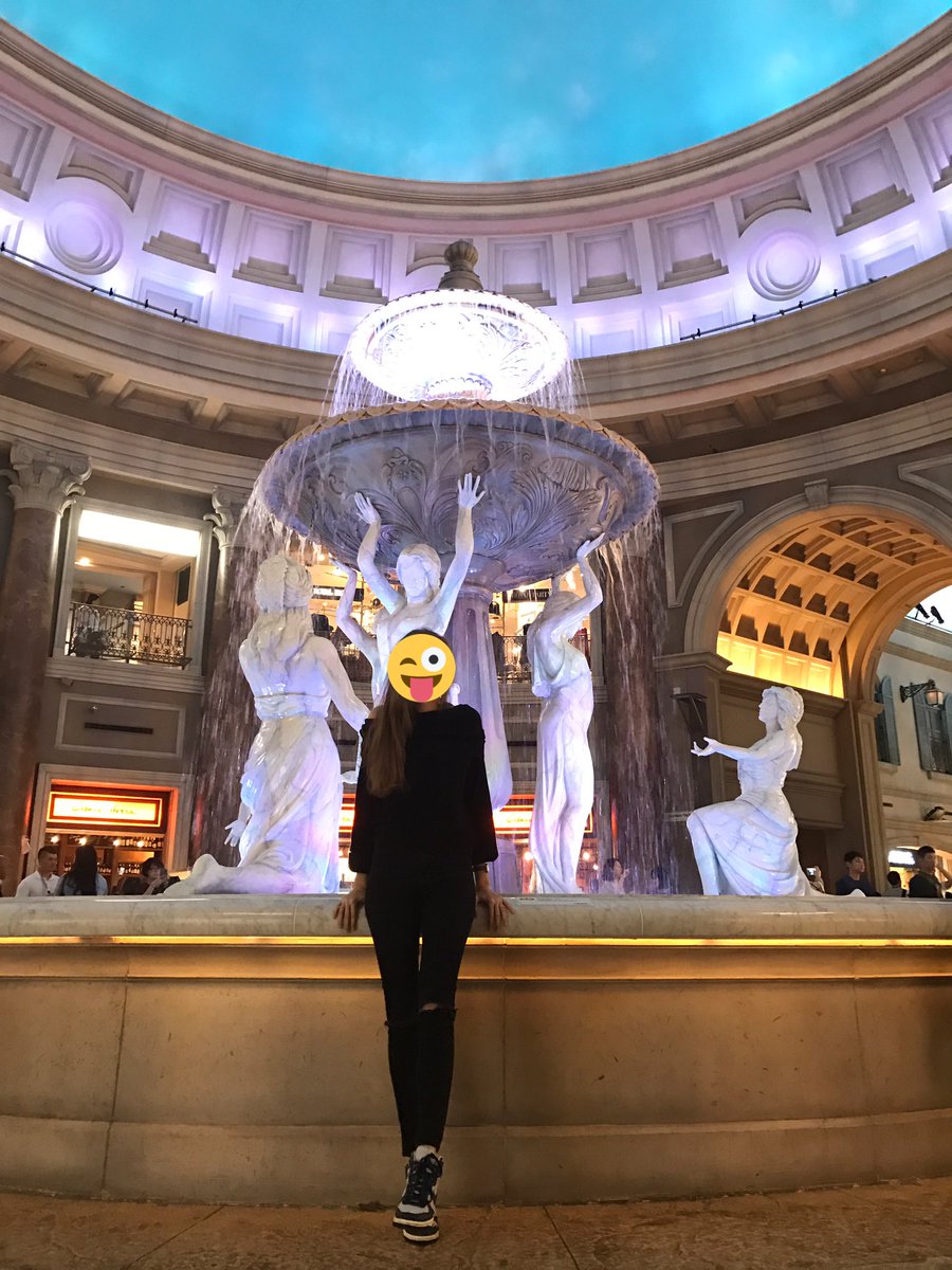 O Xrhsths 中庭アレクサンドラ Sto Twitter 日本にぃなが海外行ってるかのような場所たくさんぁるんやね 日本 海外 ここはどぉこだ モデル タレント 大阪弁モデル 外国人モデル なんでやねん