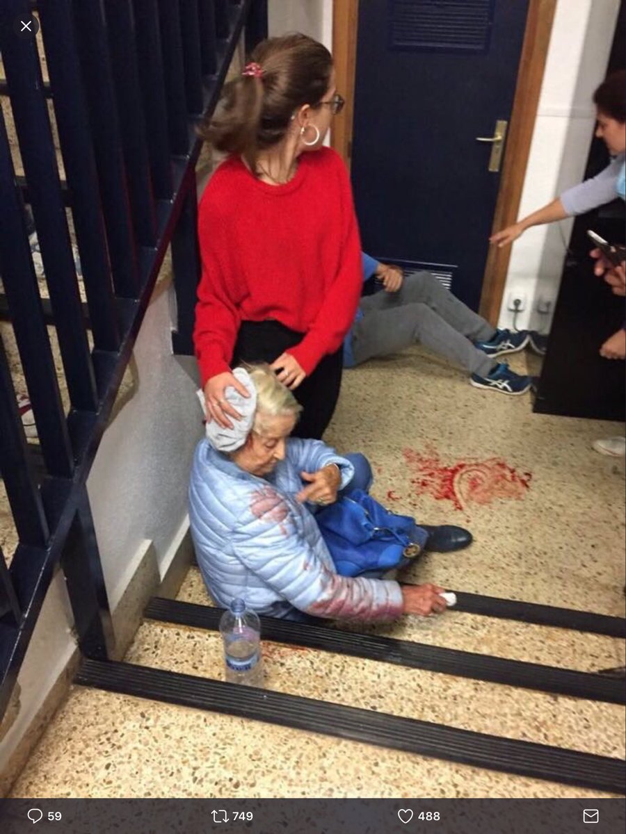 simosyd's tweet image. It's not repression of violent extremists, it's violent repression of common citizens. People who just wanted to vote. #CatalanReferendum