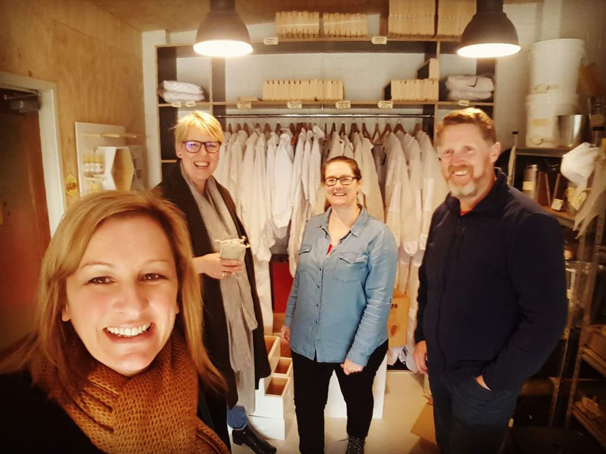 Backyardbeeball's tweet photo. We are a friendly bunch here at Backyard Beekeeping Ballarat. Saturday morning honey tasting and sales.
#backyardbeekeepingballarat https://t.co/PPBRuguako