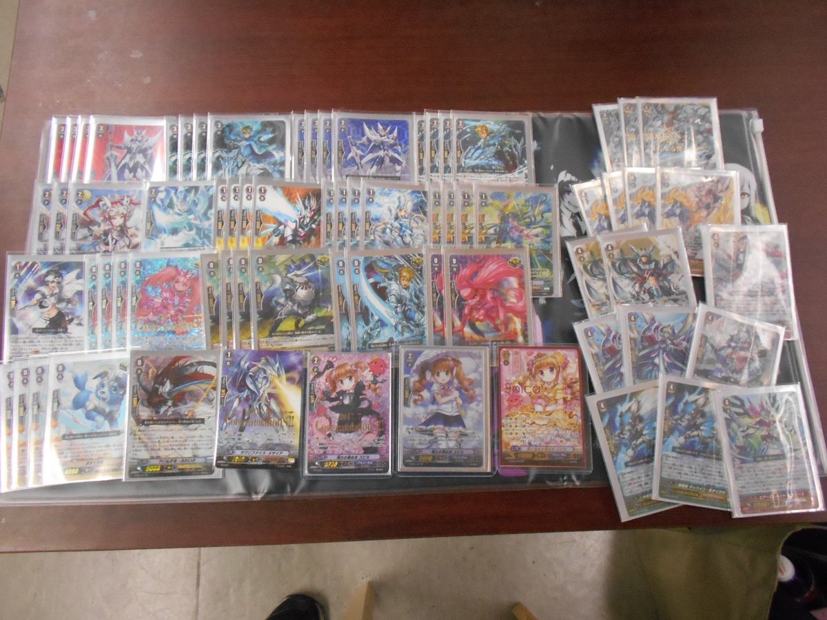 トレジャーキャッツ アフロさんのツイート Vgショップ大会 10 1 15 00 優勝デッキはリシャールさんの ロイヤルパラディン デッキ名 タロビ 写真1 でした 写真2はお気に入りカード アルフレッドホーリーセイバー ブラスターブレードエクシード リュー