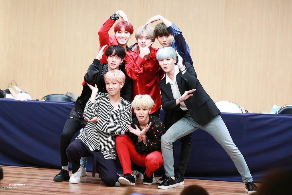 BTS_twto7's tweet photo. We are so proud of u guys! More awards to come! Congrats! We love youuu @BTS_twt 😍😚 #DNA1stWin #DNA2ndWin #DNA3rdWin #DNA4thWin #DNA5thWin https://t.co/7jY8pvsFNP