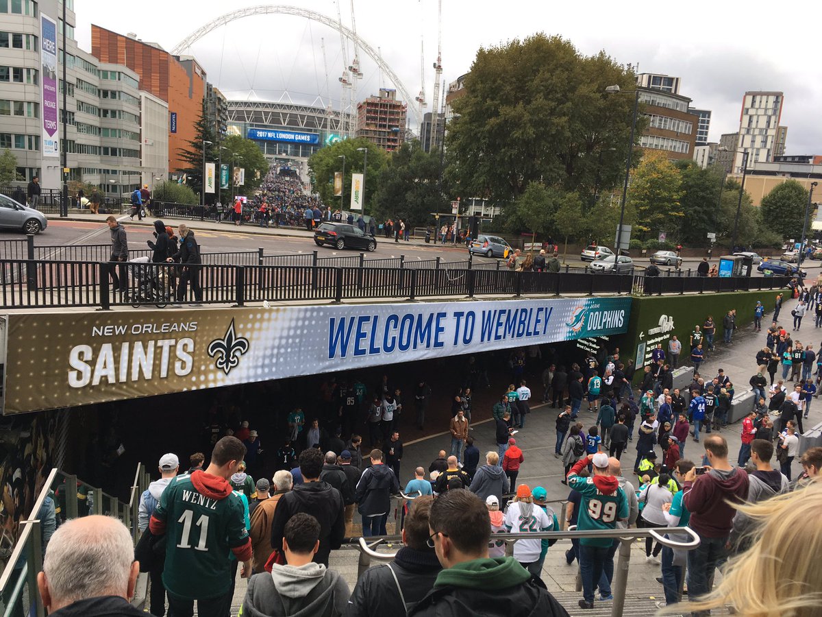 Tronulas's tweet image. Just at @wembleystadium for another live ball game. Don't know who to support though. @NFLUK @NFLUK @MiamiDolphins @Saints #NOvsMIA