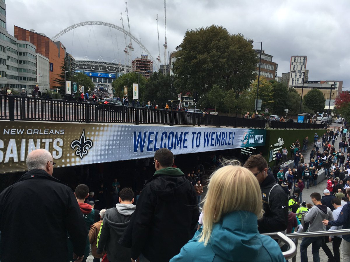 Tronulas's tweet image. Just at @wembleystadium for another live ball game. Don't know who to support though. @NFLUK @NFLUK @MiamiDolphins @Saints #NOvsMIA